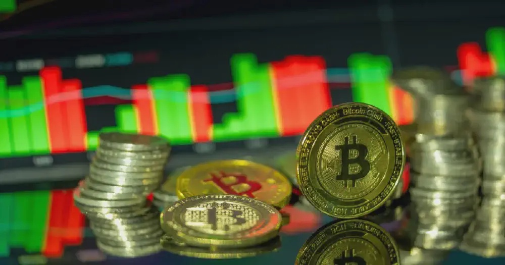 Predicciones de Bitcoin a 157.800 USD: qué es la Ley de Potencia