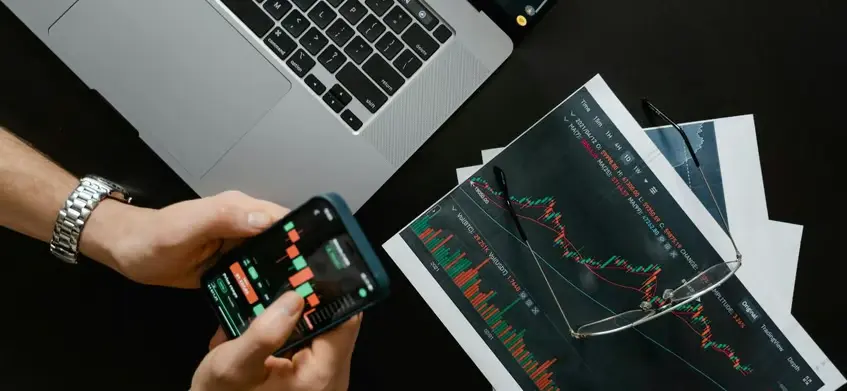 Caída de la bolsa de valores 2024: 3 claves para entender el pánico