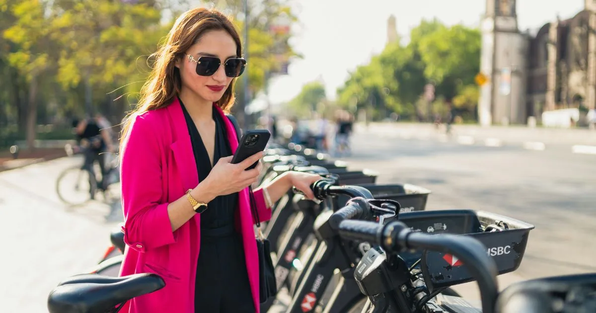 Novias virtuales y compañía emocional: el modelo digital que puede generar hasta $5.000 al mes